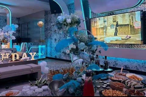 乌鲁木齐夜总会招聘,住宿有房补,财富梦想舞台,华丽绽放光芒